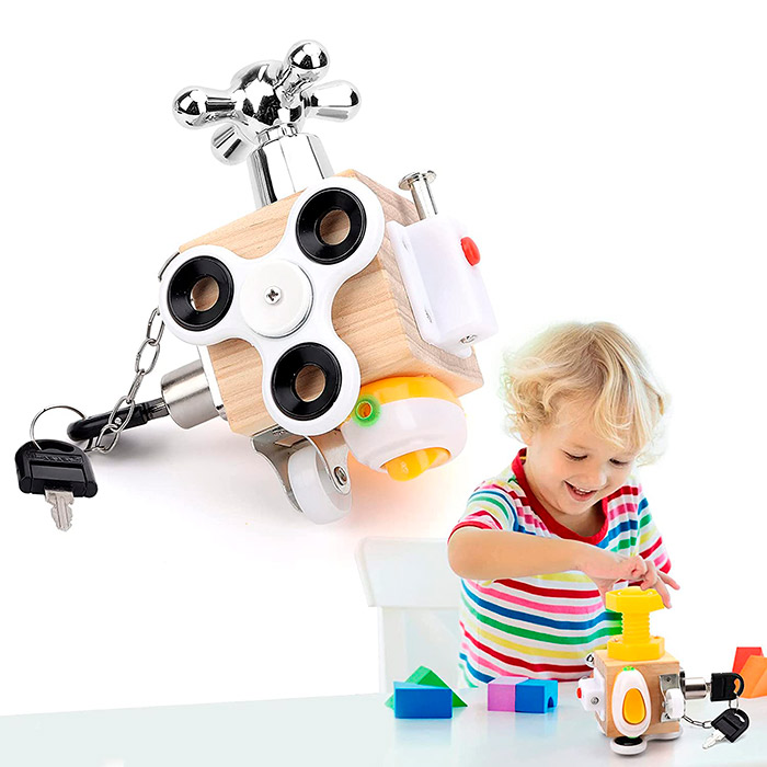 Didaktická hračka se 7 různými aktivitami - spinner, zámek se 2 klíči, západka, kolo, spínač, závit a matice!