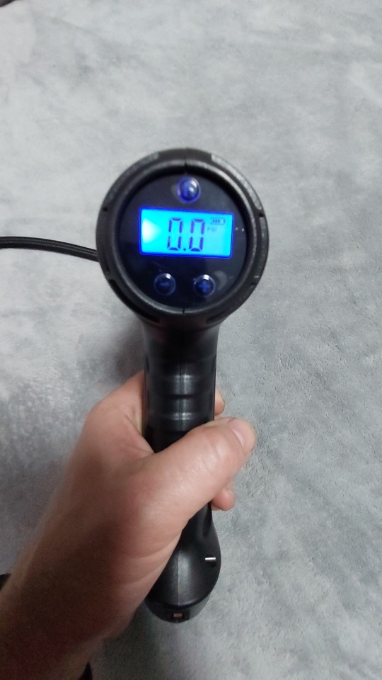 CompressPump, přenosný kompresor na pneumatiky - Image 10