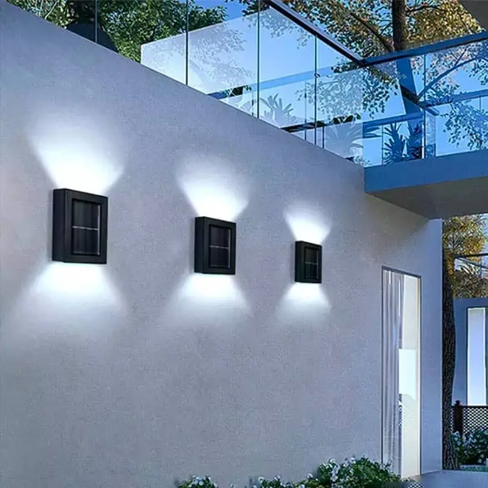 Solární lampa je odolná vůči všem povětrnostním podmínkám - dešti, větru, bouřce nebo sněhu!