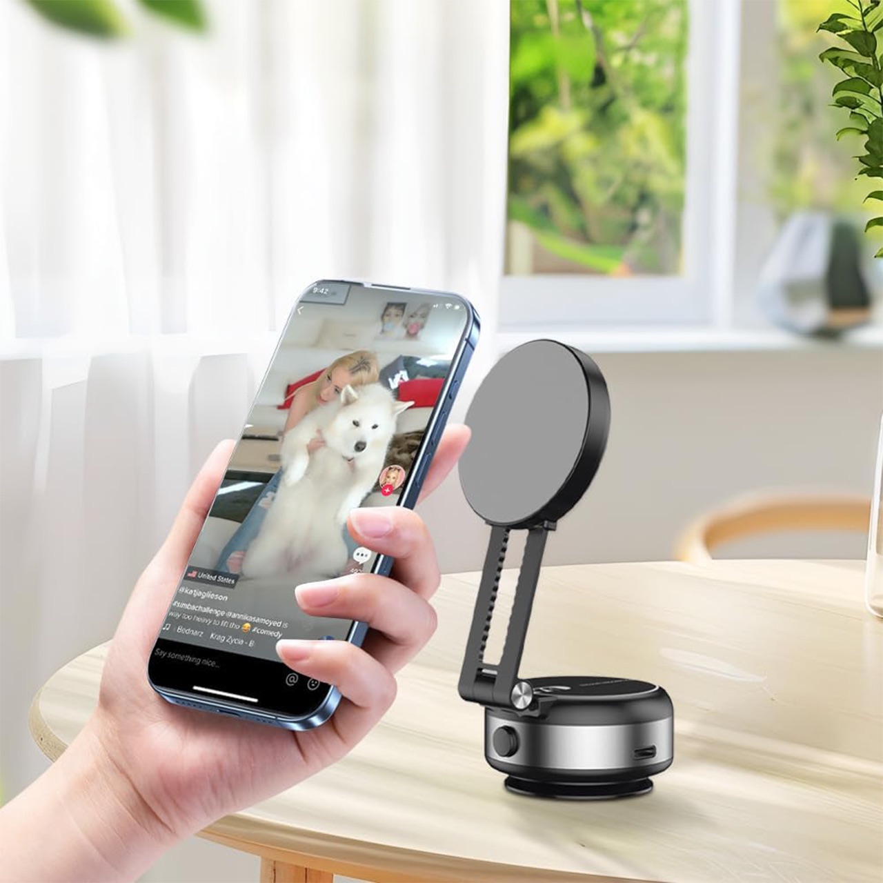 Můžete také připevnit svůj telefon na různé magnetické povrchy pomocí silného magnetu.
