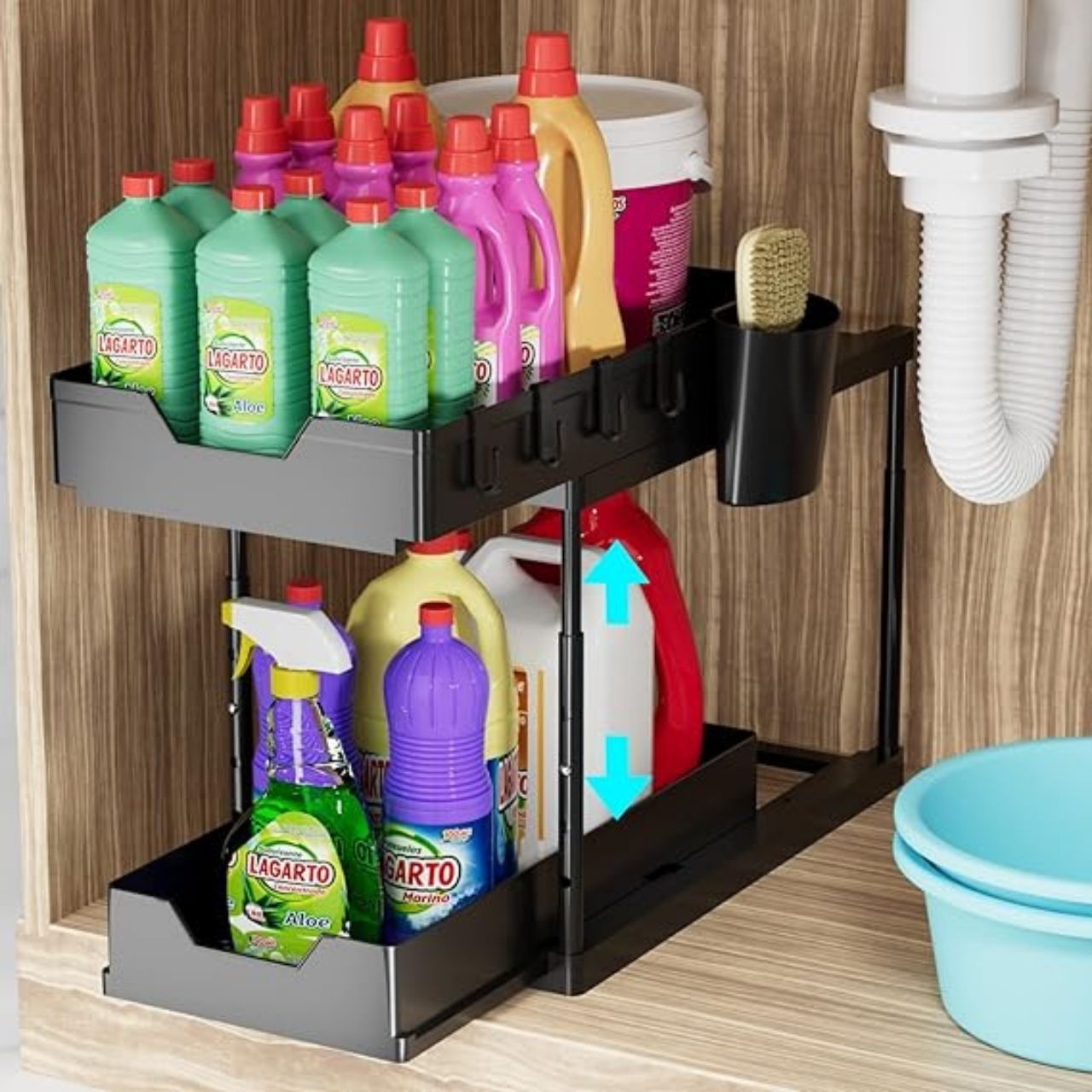 Dvouúrovňový design také umožňuje maximálně využít výšku skříněk a organizovat více věcí na jednom místě - bez nepořádku.