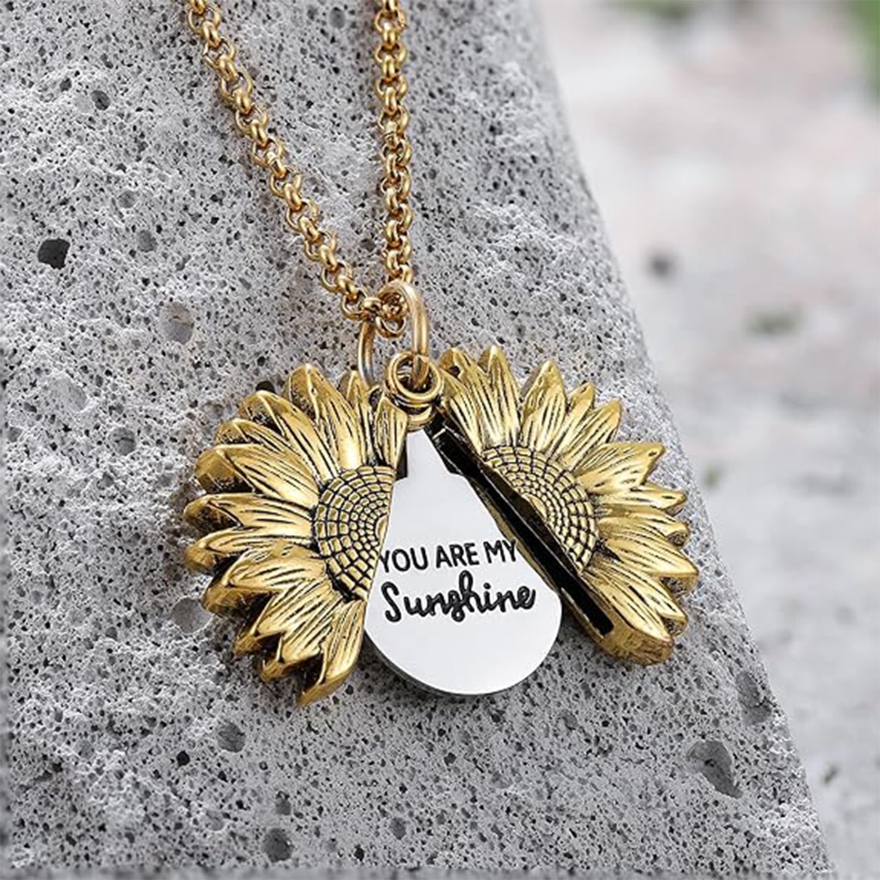 Roztomilý motiv slunečnice a anglický nápis "You are my sunshine".